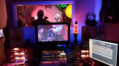 Recording Studio with Stage for Livestreaming EventsRecording Studio with Stage for Livestreaming Events基础图库10